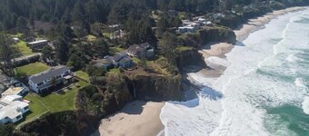 #StayinMyDistrict Cape Arago Studio Suite