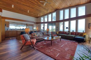 TV, fireplace, offices - #StayinMyDistrict Cape Arago Sanctuary at the Sea (Coos Bay)
