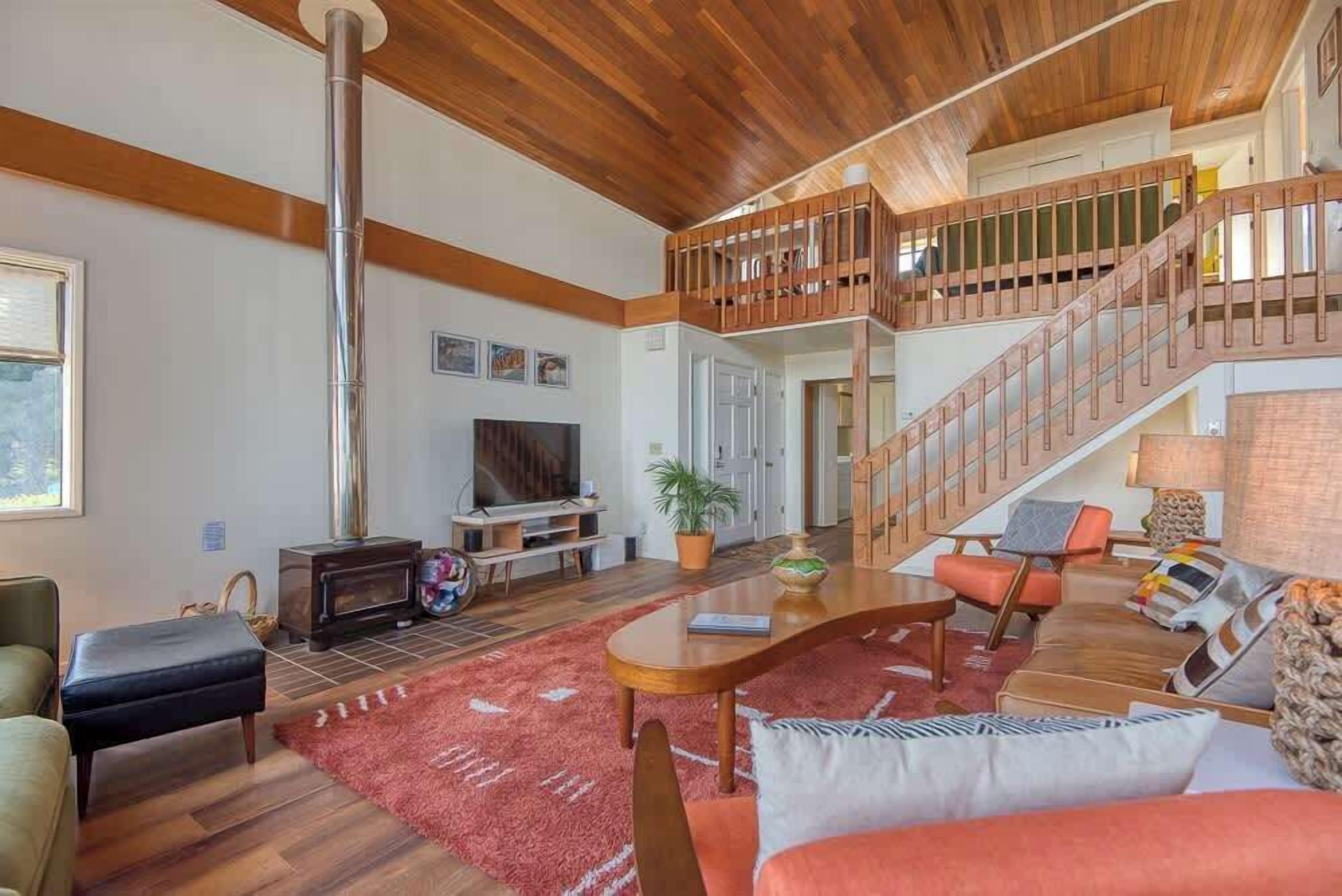 TV, fireplace, offices