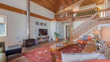 TV, fireplace, offices