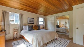 2 bedrooms, desk, iron/ironing board, WiFi