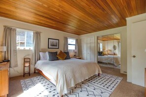 2 室のベッドルーム、デスク、アイロン / アイロン台、WiFi