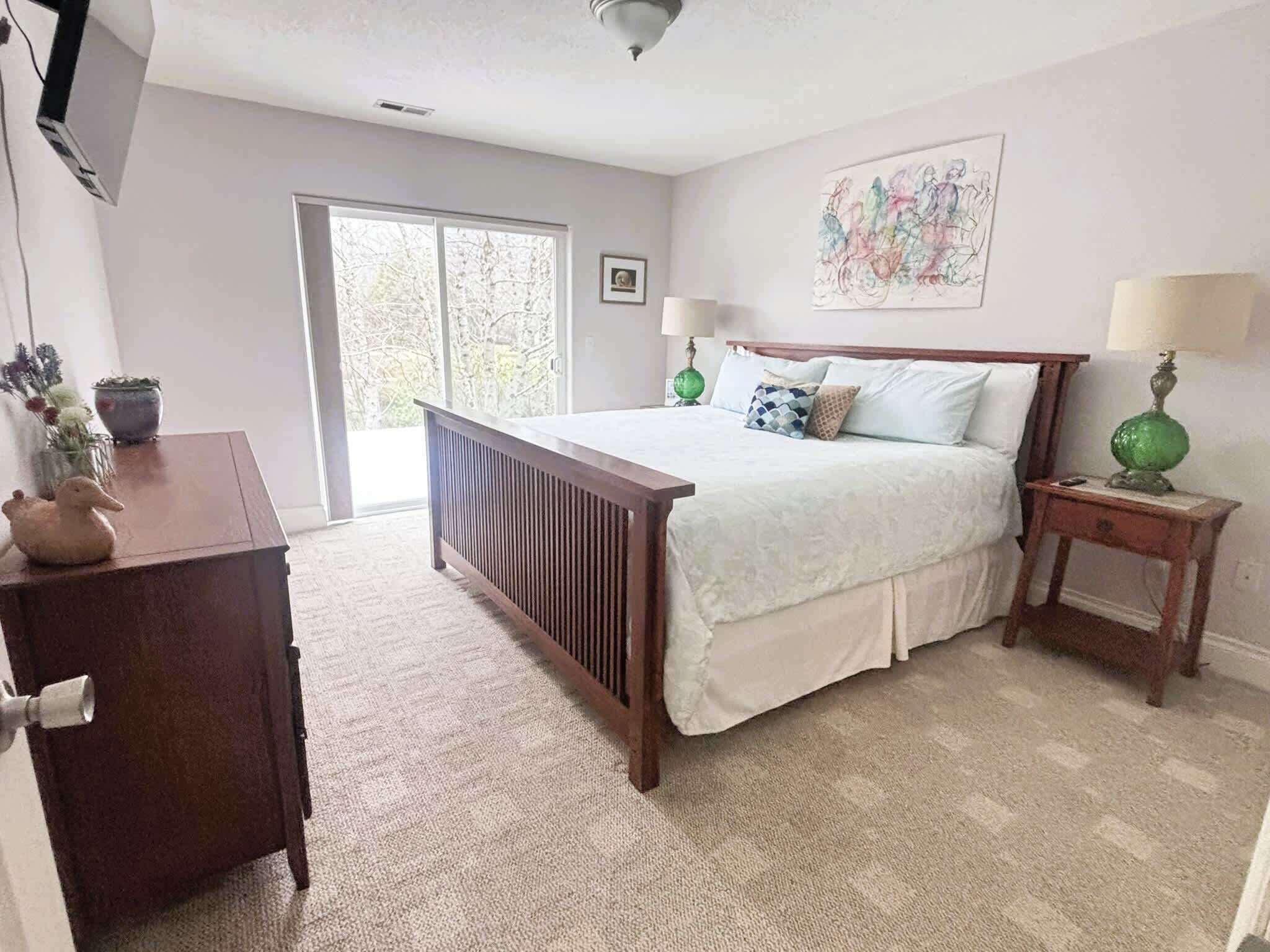 3 camere, una scrivania, ferro/asse da stiro, culla da viaggio