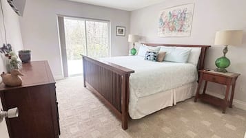 3 間睡房、書桌、熨斗/熨衫板、可攜式嬰兒床