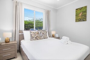 4 bedrooms, iron/ironing board, WiFi - Renovated ~ PrivatePool ~ OutdoorDining ~ Location (Noord)