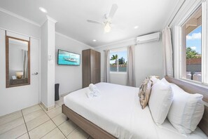 4 bedrooms, iron/ironing board, WiFi - Renovated ~ PrivatePool ~ OutdoorDining ~ Location (Noord)