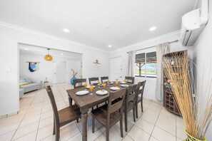 Dining - Renovated ~ PrivatePool ~ OutdoorDining ~ Location (Noord)