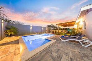 Pool - Renovated ~ PrivatePool ~ OutdoorDining ~ Location (Noord)