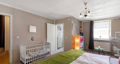 Ferienwohnung 'Wohnung Im Hinterhof' mit Privatem Garten und Wi-Fi