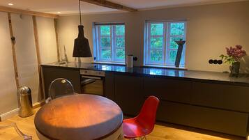 Køleskab, ovn, kogeplade, opvaskemaskine