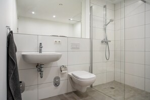 Bruser, hårtørrer, håndklæder