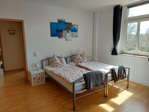 2 bedrooms, iron/ironing board, free WiFi, bed sheets