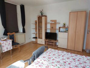 2 bedrooms, iron/ironing board, free WiFi, bed sheets