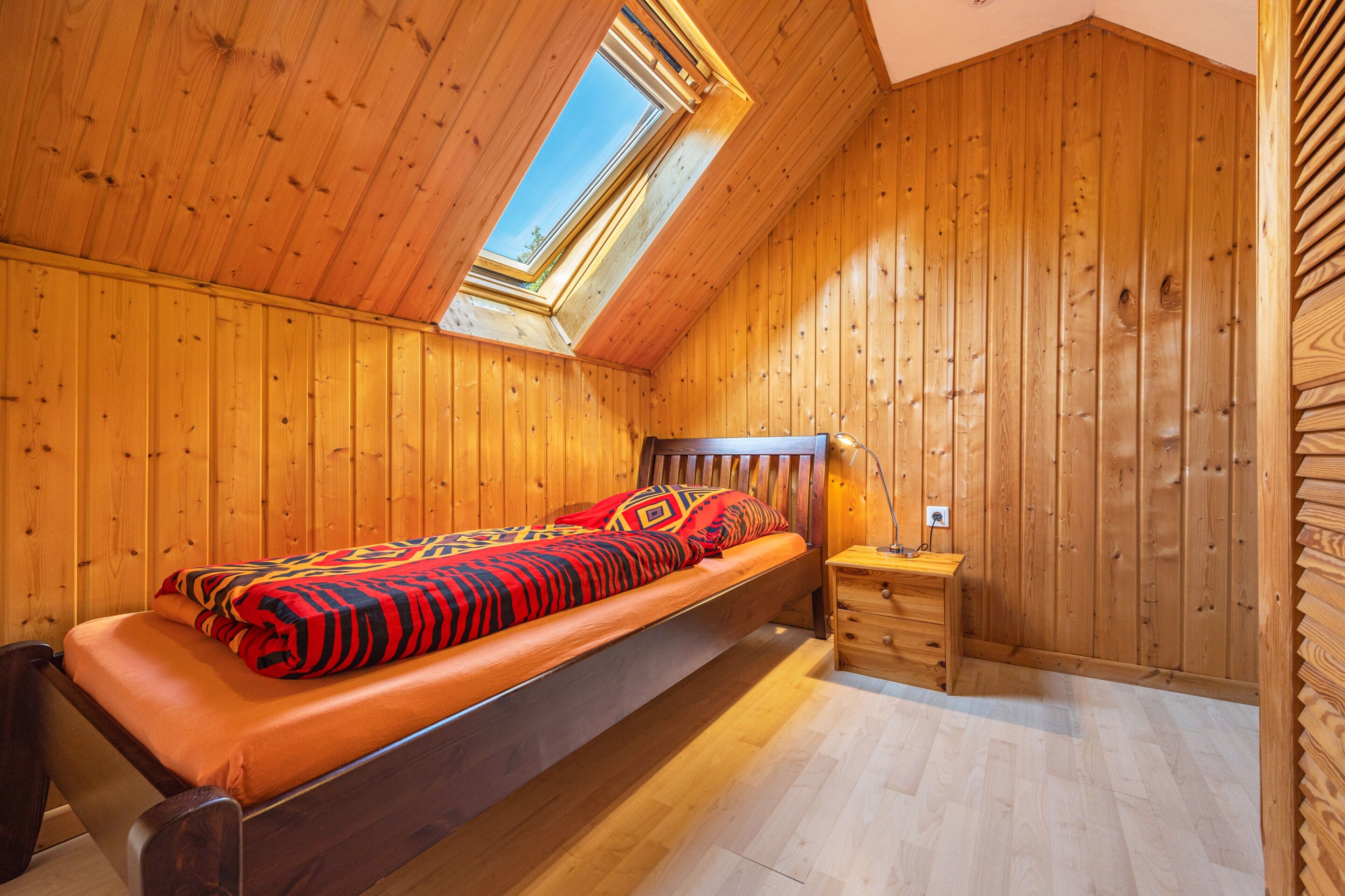 5 bedrooms, iron/ironing board, free WiFi, bed sheets