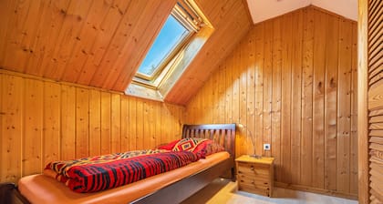 Holiday Apartment 4 with Private Garden, Balcony and Wi-Fi