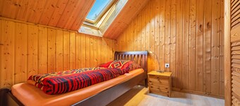 Holiday Apartment 4 with Private Garden, Balcony and Wi-Fi