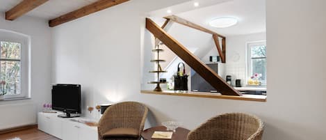 TV, fireplace, stereo