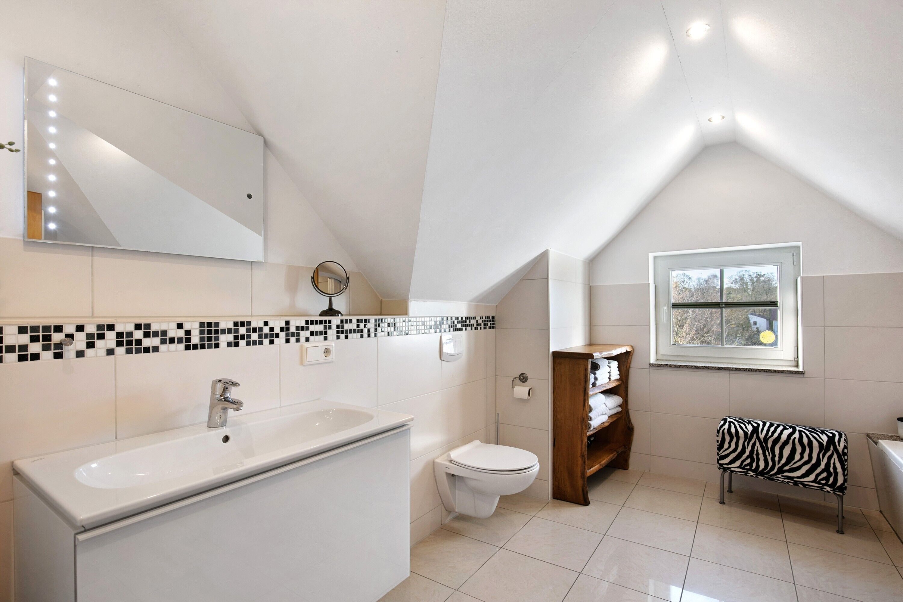 Ducha, secador de pelo y toallas