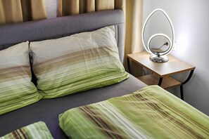 1 bedroom, free WiFi, bed sheets - Apartment 3, 16 m² with Shared Terrace and Wi-Fi (Rheinhausen)