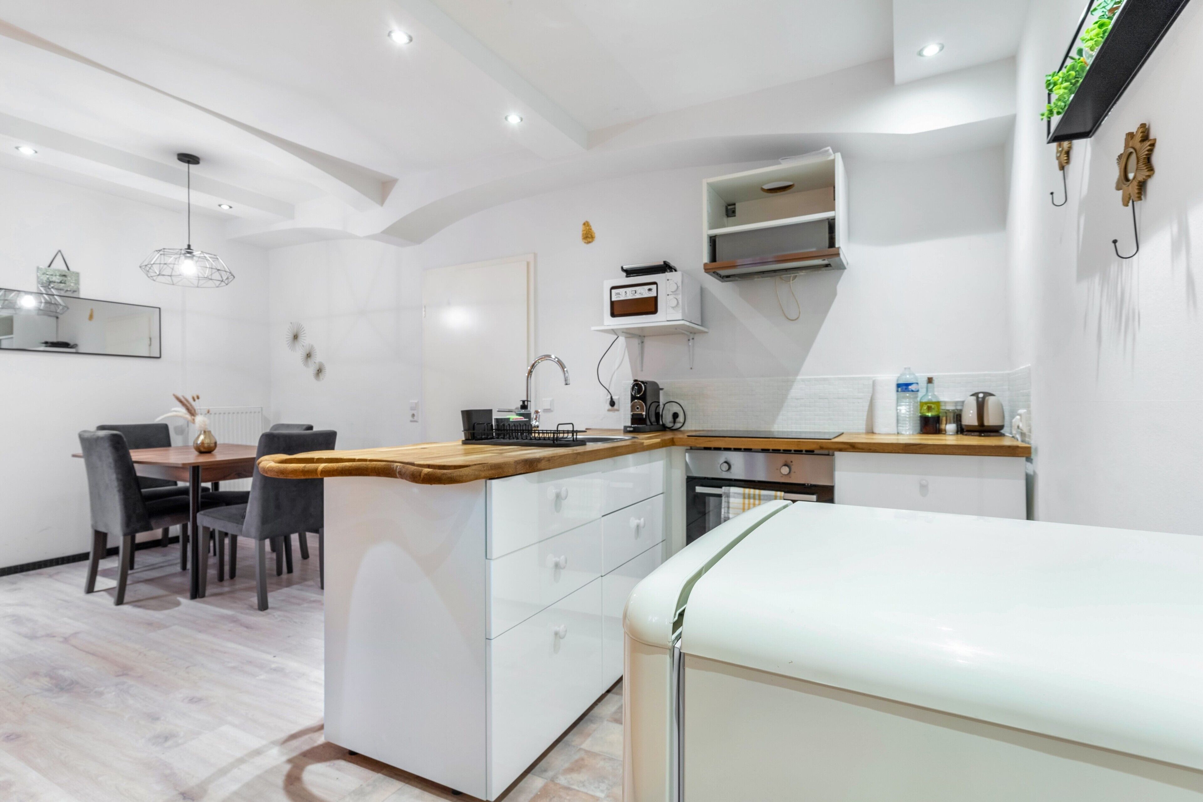 Kühlschrank, Mikrowelle, Ofen, Herdplatte