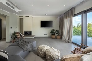 TV, fireplace - Casa Calme With Spa And Gym, Opatija - Ičići, Croatia (Opatija - Icici)