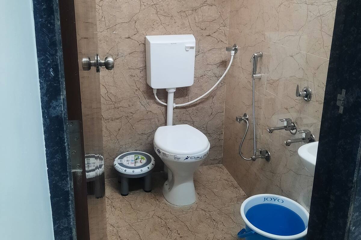 Buồng tắm vòi sen, đồ dùng nhà tắm miễn phí, khăn tắm, xà phòng 
