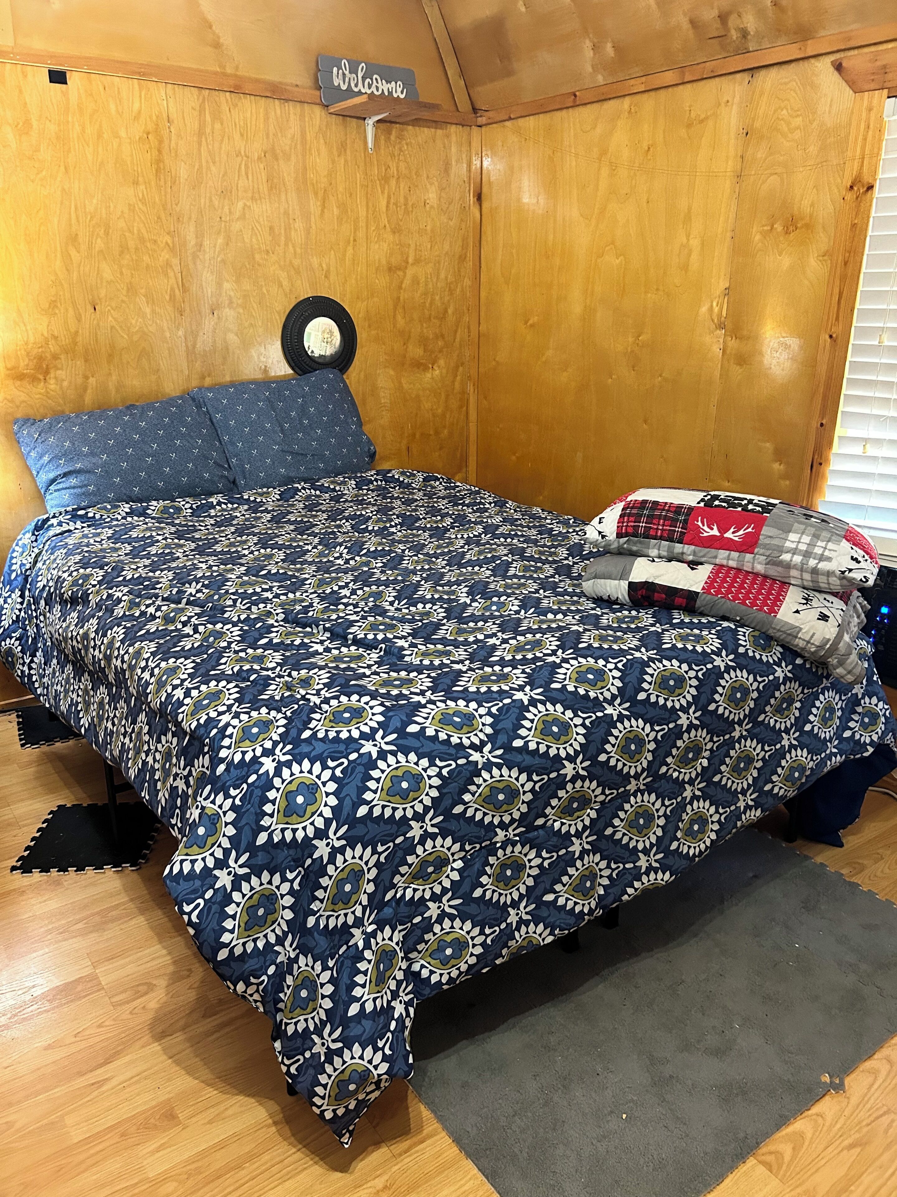Unique cabin at Lake Tenkiller in the woods. Near Illinois River! Private, quiet