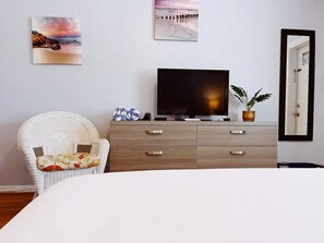 Desk, iron/ironing board - Charming Deluxe King Apt, Free Parking & Pool - -Walk to Beach! (Lauderdale by the sea)