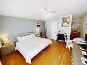 Schreibtisch, Bügeleisen/Bügelbrett