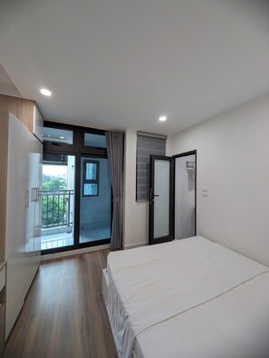 Deluxe Studio Suite, Balcony, City View | Minibar, desk, free WiFi - Era Apartment Kim Ma (Hanoi)