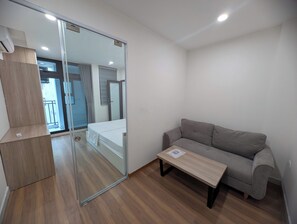 Deluxe Studio Suite, Balcony, City View - Era Apartment Kim Ma (Hanoi)
