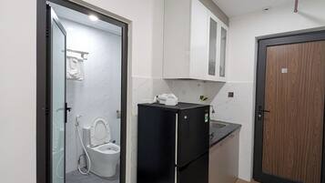 Deluxe Studio Suite, Balcony, City View | Minibar, desk, free WiFi