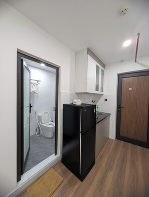 Deluxe Studio Suite, Balcony, City View | Minibar, desk, free WiFi - Era Apartment Kim Ma (Hanoi)