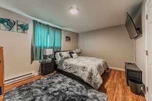 1 bedroom, desk, iron/ironing board, WiFi