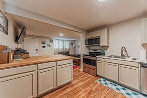 Fridge, microwave, oven, stovetop - Fantastic Sleeper in Pueblo, CO! (Pueblo)