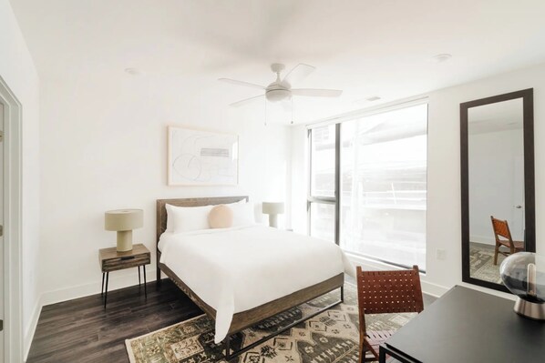 4 makuuhuonetta, työpöytä, silitysrauta/-lauta, ilmainen Wi-Fi