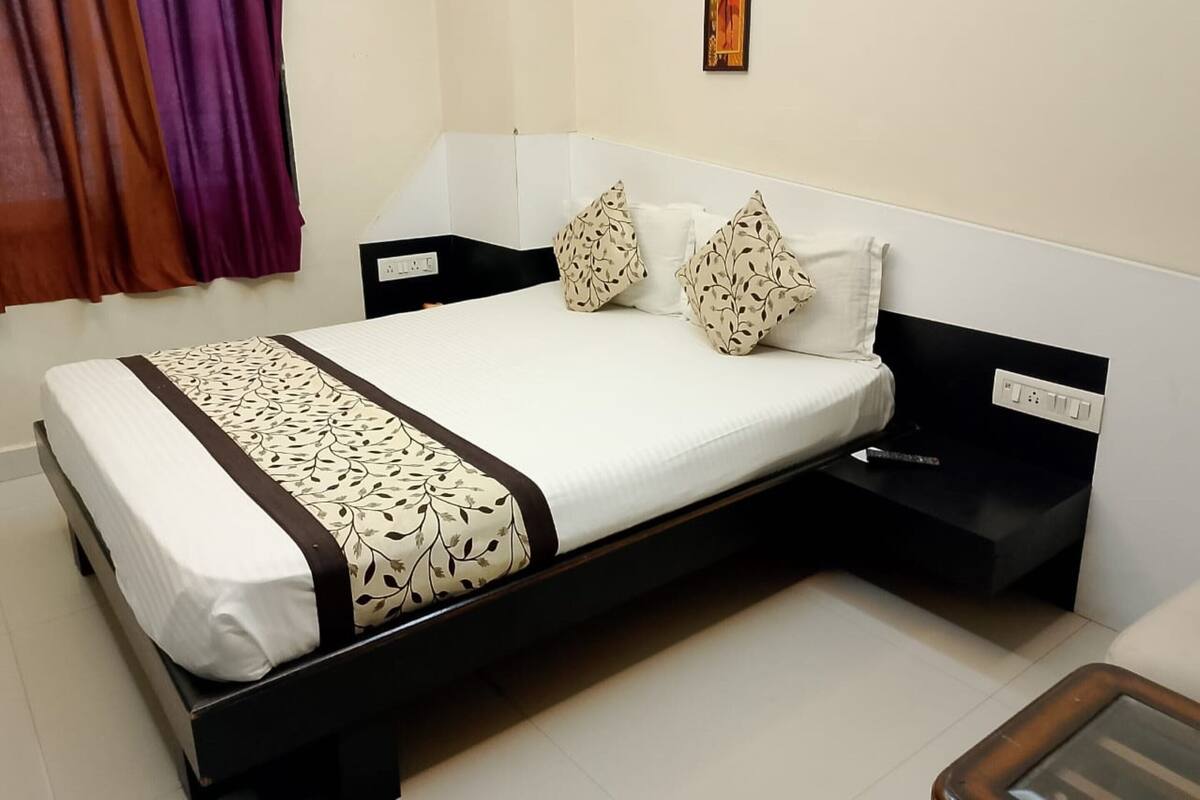 Business Room, City View | WiFi (free), bed sheets
