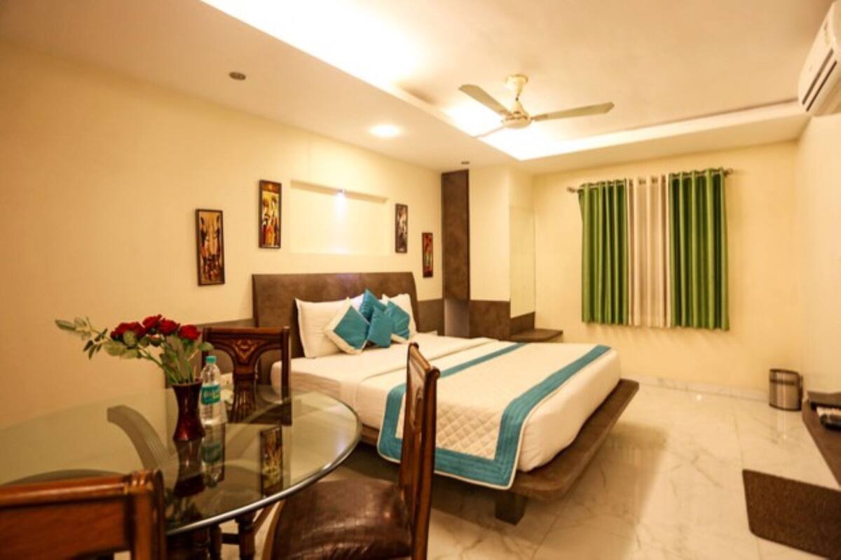 Royal Room | WiFi (free), bed sheets