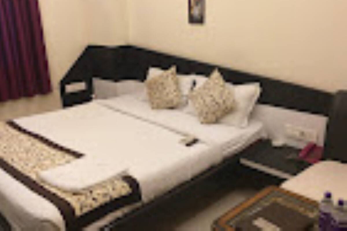 Exclusive Room | WiFi (free), bed sheets
