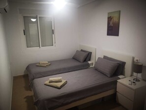 4 bedrooms, WiFi, bed sheets