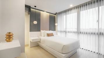 2 bedrooms, in-room safe, iron/ironing board