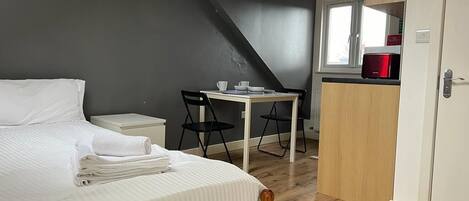 1 bedroom, WiFi, bed sheets