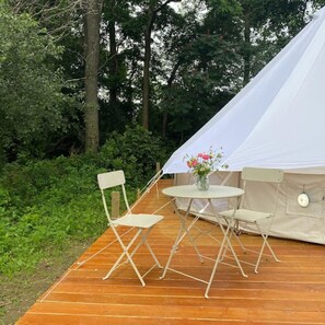 Outdoor dining - Double Queen Glamping Tent (Lodi)
