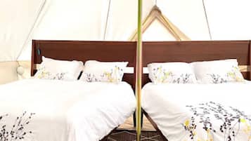 1 bedroom, bed sheets