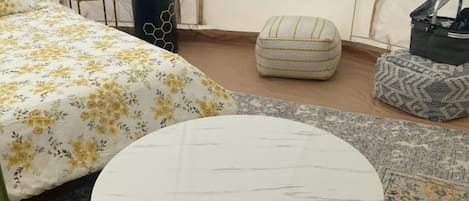 1 bedroom, bed sheets