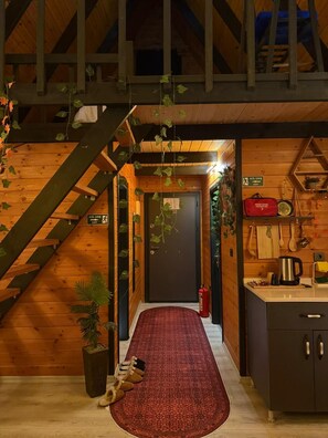 70-inch TV with satellite channels - MİRA BUNGALOV (Trabzon)
