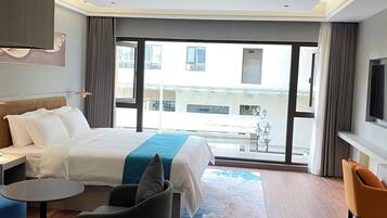 Apartemen Premier, balkon | 1 kamar tidur, brankas, meja kerja, dan kedap suara
