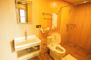 Pancuran mandi, pengering rambut, tuala disediakan, sabun 