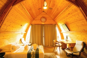 In-room safe, desk, laptop workspace, blackout curtains