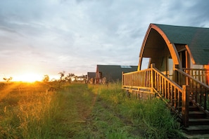 In-room safe, desk, laptop workspace, blackout drapes - Serengeti Ark Safari Lodge - Kogatende (Serengeti)